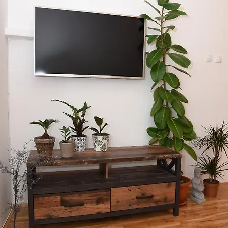 Garden - Oaza U Centru Grada Апартаменты Нови-Сад