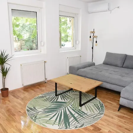 Garden - Oaza U Centru Grada Апартаменты *