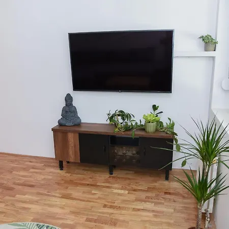 Garden - Oaza U Centru Grada Апартаменты Нови-Сад